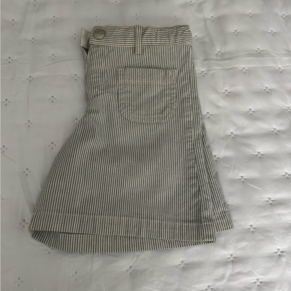 LIKE NEW Bonpoint Girl’s Striped Gray ShoRT